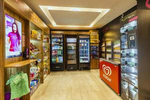 a grocery store aisle with vending machines and drinks at Yume On Paulista in São Paulo