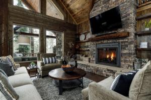 a living room with a fireplace and a tv at Mossberg Luxury Retreat in Duck Creek Village