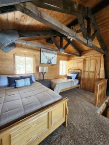 a bedroom with two beds in a log cabin at Rim Overlook Cabin Retreat in Duck Creek Village