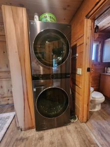 a kitchen with a washer and dryer in a room at Rim Overlook Cabin Retreat in Duck Creek Village