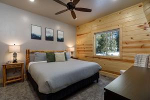 Ένα ή περισσότερα κρεβάτια σε δωμάτιο στο Serenity Pines Luxury Spa