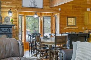 a kitchen and dining room with a table and chairs at Arapaho Luxury Retreat in Duck Creek Village