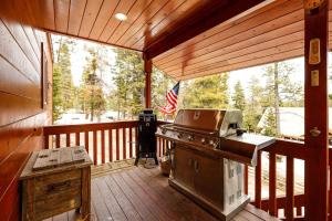 Gallery image of Pine View Cabin Retreat, Hot Tub, Walk Out Patio in Duck Creek Village