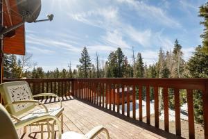 Gallery image of Pine View Cabin Retreat, Hot Tub, Walk Out Patio in Duck Creek Village