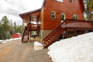 Gallery image of Pine View Cabin Retreat, Hot Tub, Walk Out Patio in Duck Creek Village
