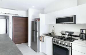 Kuchyň nebo kuchyňský kout v ubytování AQUA Casa A1 - Private & FUN 3 BR House with Pool in Dorado del Mar