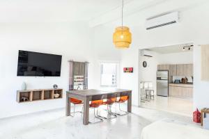 Η κουζίνα ή μικρή κουζίνα στο 3 Bed 2 Bath A8 Family House w Private Pool Dorado del Mar +27 φωτογραφίες