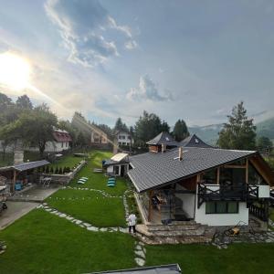 an aerial view of a house with a yard at Vila Eruga - 3 stele in Poiana Mărului