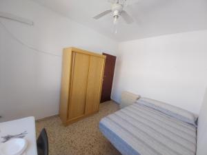 Postel nebo postele na pokoji v ubytování Habitación G mercadona con vistas a la calle