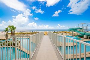 Bazén v ubytování Phoenix Gulf Shores II 2002 condo nebo v jeho okolí