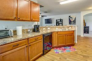 Billede fra billedgalleriet på Tavares Retreat with Covered Patio and Private Yard i Tavares