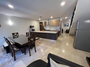 O bucătărie sau chicinetă la Rome en ValQuirico