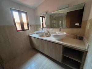 O baie la Rome en ValQuirico +17 fotografii