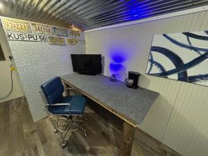 Imagen de la galería de #11 Digital Nomad Cabin on the river overlooking a lake, en Diana