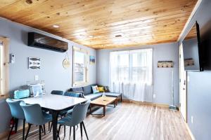 Et tv og/eller underholdning på Sea & Sun Cottage # 2