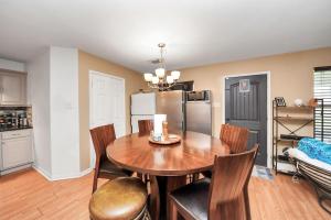 Gallery image of Queen BR.Projector, Hi-Speed Wi-Fi, Patio in Katy