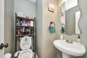 Gallery image of Queen BR.Projector, Hi-Speed Wi-Fi, Patio in Katy +6 photos