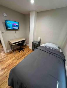 Gallery image of Cozy Gated Home Walk to Navy Base and Parks in North Chicago +26 photos