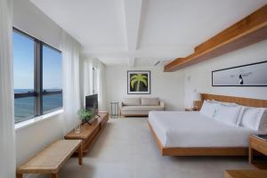 Телевизор и/или развлекательный центр в JANEIRO Hotel