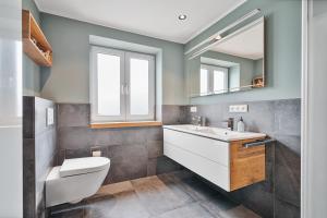 Koupelna v ubytování Wellenzeit Ferienhaus Wellenzeit + 20 fotografií