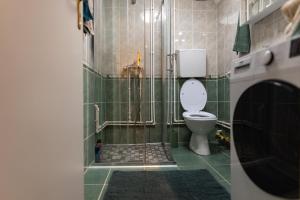 Koupelna v ubytování MaxLux Apartment + 15 fotografií