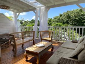 En balkon eller terrasse på L'abri Côtier - Appartement duplex 2 chambres