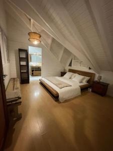 En eller flere senge i et værelse på L'abri Côtier - Appartement duplex 2 chambres