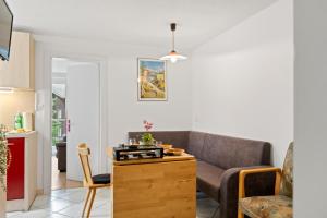 a living room with a couch and a table at Zermatt 4 pers, 3 lits - vue & calme in Zermatt