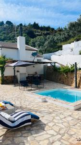Bazén v ubytování La Casita De La Loma nebo v jeho okolí