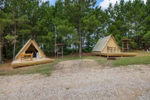 Fotografie z fotogalerie ubytování Cozy Lakeside Glamping Escape by Lake Livingston v destinaci Onalaska