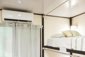 Uma cama ou camas num quarto em Argdivan Hostel