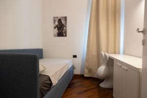 a small room with a bed and a curtain at Cinema Suite in Santa Margherita Ligure
