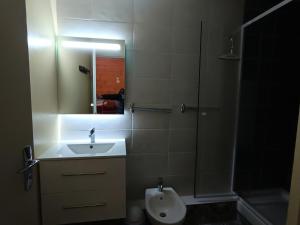 Et badeværelse på Résidence Chalmettes - Studio 4 pers. - Skis aux pieds MAE-8764