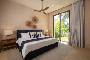 Postel nebo postele na pokoji v ubytování Artila Beach Condos, Isla Mujeres + 128 fotografií