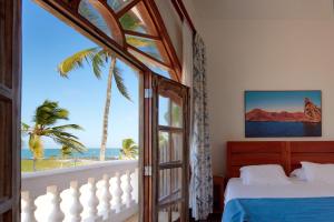 Letto o letti in una camera di Hotel Albemarle Galapagos Beachfront