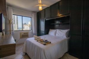 Una cama o camas en una habitación de BK91 - Próx Calçadão, Sacada, 3 Dorm, Garagem