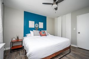 Кровать или кровати в номере ATL Downtown 2BR King Bed Free Parking LM1902