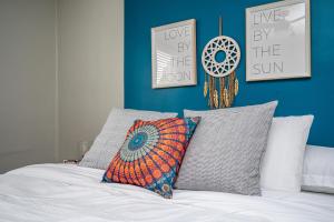 Кровать или кровати в номере ATL Downtown 2BR King Bed Free Parking LM1902