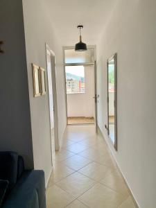 Fotografie z fotogalerie ubytování Curri Apartment in Twin Tower- modern Apartament 4 people, 3 min from the Beach v destinaci Shëngjin