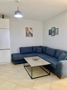 Fotografie z fotogalerie ubytování Curri Apartment in Twin Tower- modern Apartament 4 people, 3 min from the Beach v destinaci Shëngjin