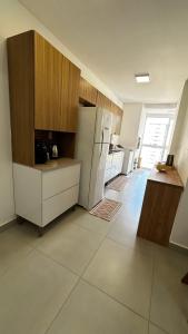 Kuchyň nebo kuchyňský kout v ubytování 605 - Apartamento à 250 metros do mar - Melhor Avaliação!