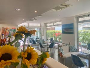 Telewizja i/lub zestaw kina domowego w obiekcie Hotel Simi Lan