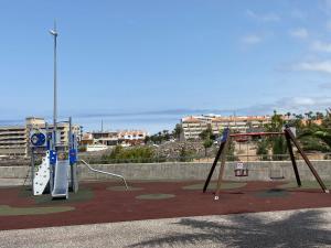 Ο χώρος παιχνιδιού για παιδιά στο Apartment in Tenerife with Sea Views