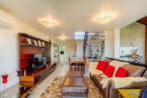 Posezení v ubytování Apto 3 Quartos Vista p/ Montanhas RLU0302