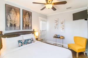 Ένα ή περισσότερα κρεβάτια σε δωμάτιο στο Hemingway House Bed and Breakfast