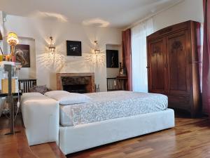 a bedroom with a white bed and a fireplace at Magnifico appartamento @Turin in Turin