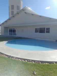 a large swimming pool in front of a building at Apartamento Campina Residence in Campina Grande