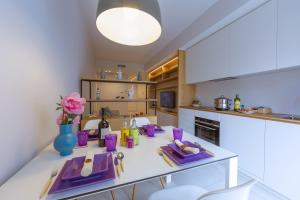 Η κουζίνα ή μικρή κουζίνα στο Mina Apartment 100m From Sea - Happy Rentals