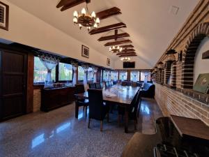 a dining room with a table and chairs at Vila ESQ in Câmpulung Moldovenesc