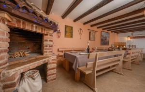 Φωτογραφία από το άλμπουμ του 4 Bedroom Gorgeous Apartment In Korlat σε Korlat